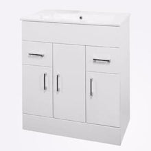 EDGE Walk In + Vanity Suite
